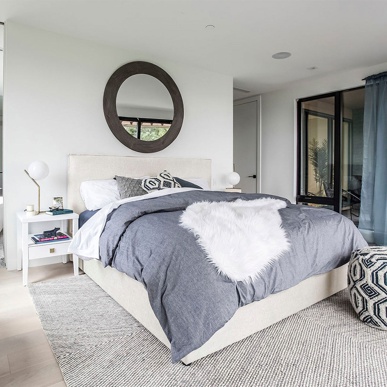 Shaughnessy Queen Storage Bed - Cream
