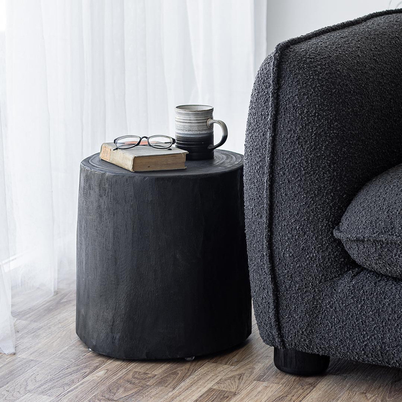 Collingwood Wide 18" Stump - Round - Black