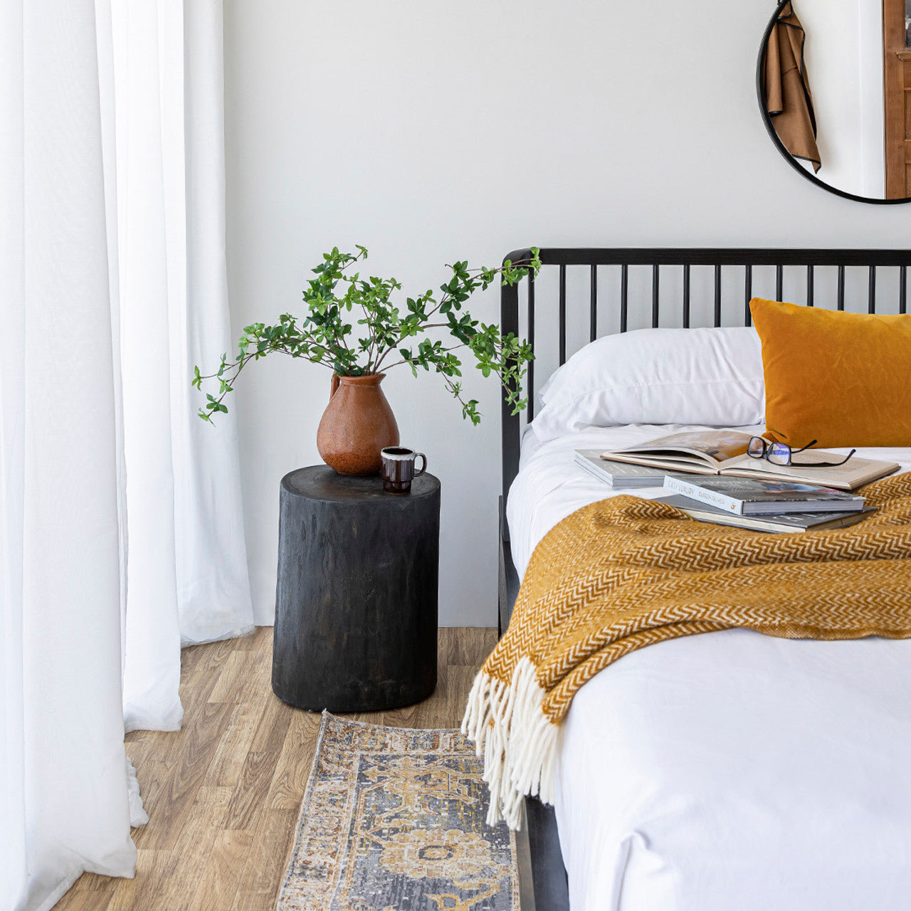 Dunbar Wood King Bed - Black