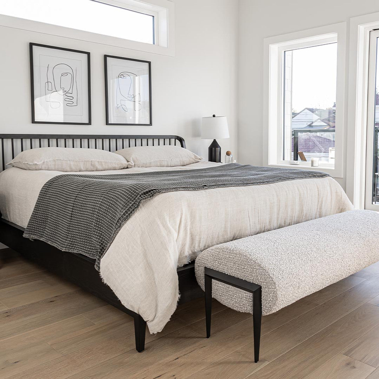 Dunbar Wood King Bed - Black